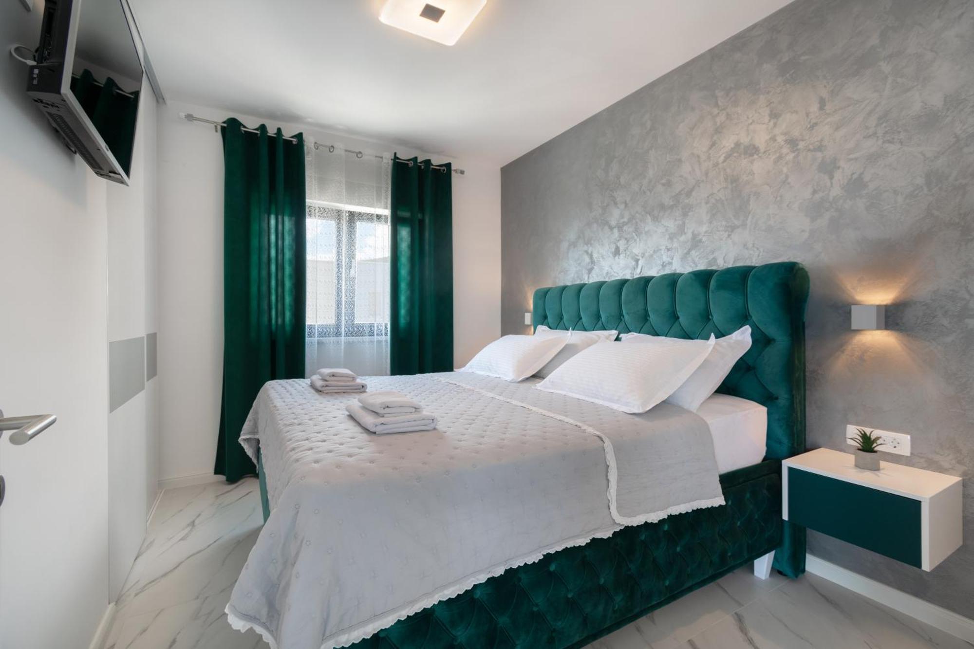 Ferienwohnung Lux Penthouse Panoramic View With Jacuzzi Makarska Exterior foto